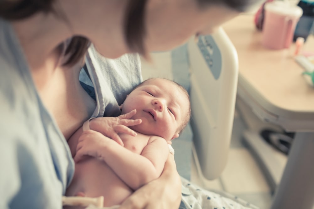 Nằm mơ thấy sinh đẻ đánh con gì? Giải mã ý nghĩa giấc mơ sinh đẻ 1 mơ thấy sinh đẻ đánh con gì