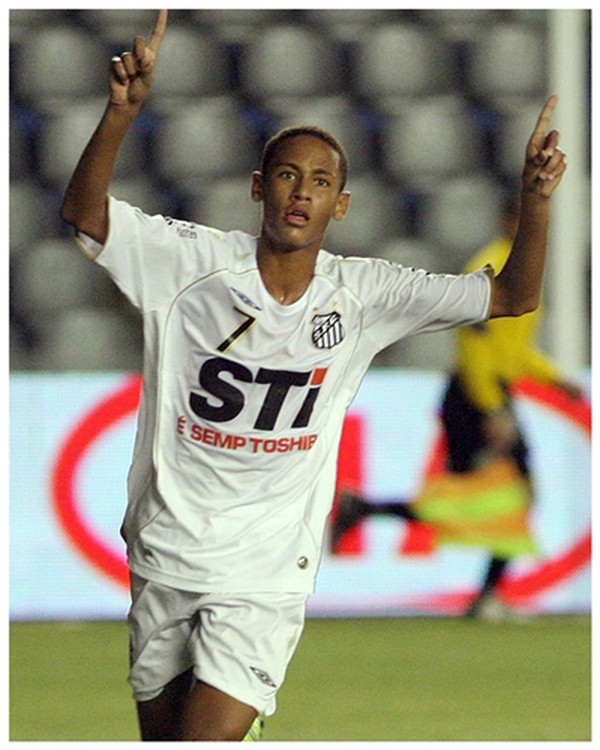 Tiểu sử Neymar: Thời niên thiếu, sự nghiệp, thành tựu & đời tư 1 Hình ảnh lúc nhỏ của Neymar
