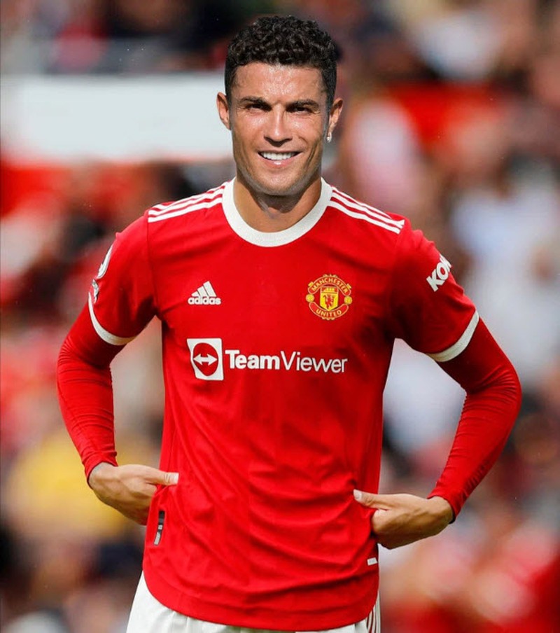 Khuôn mặt rạng rỡ của Ronaldo khi về lại MU